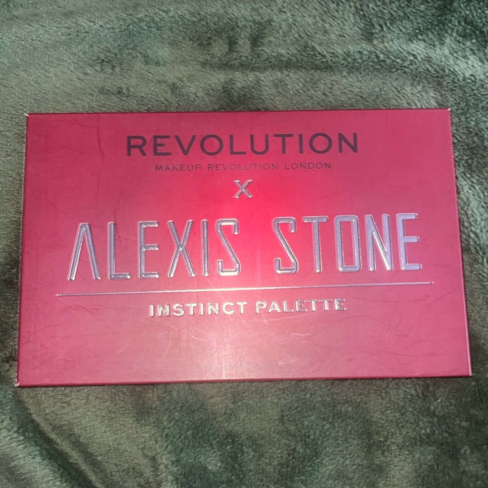 REVOLUTION x ALEXIS STONE PALETTE